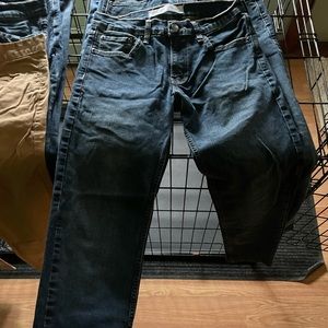 signature levi strauss & co jeans.
